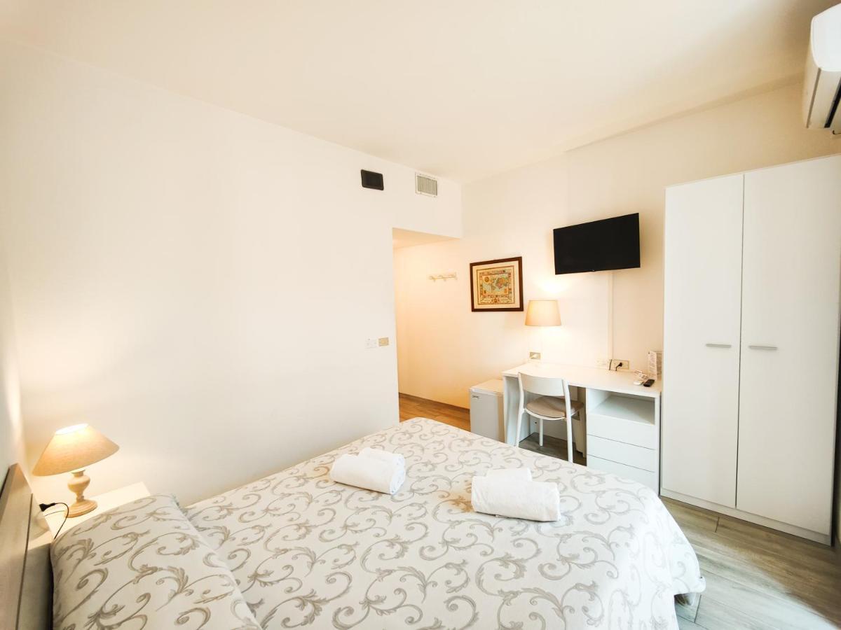 Albergo B&B Tenesi Манерба-дель-Гарда Екстер'єр фото