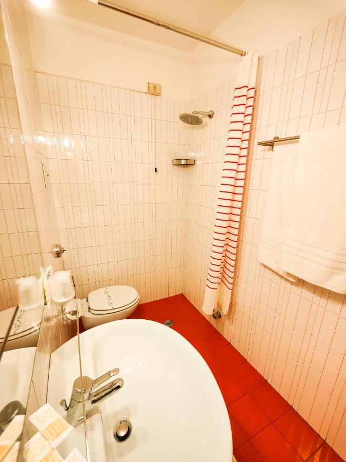 Albergo B&B Tenesi Манерба-дель-Гарда Екстер'єр фото