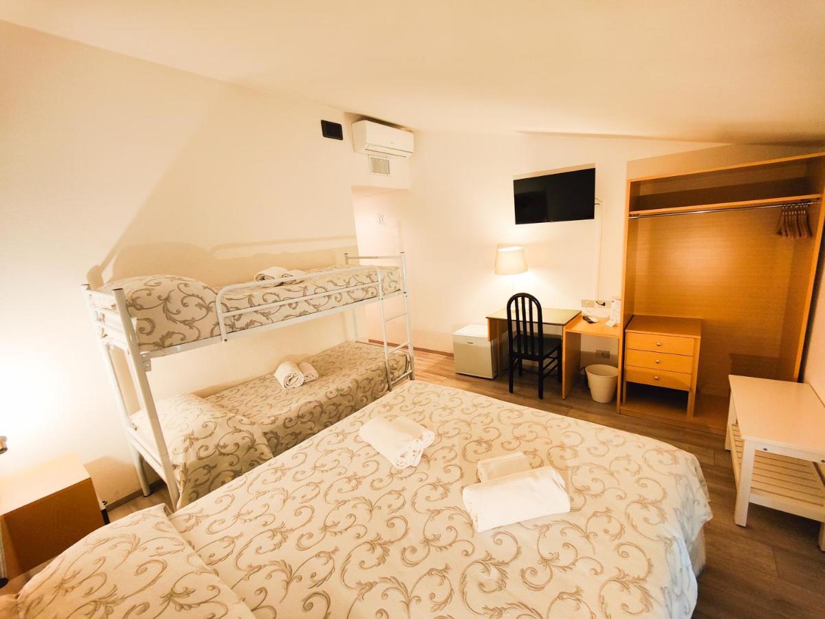 Albergo B&B Tenesi Манерба-дель-Гарда Екстер'єр фото