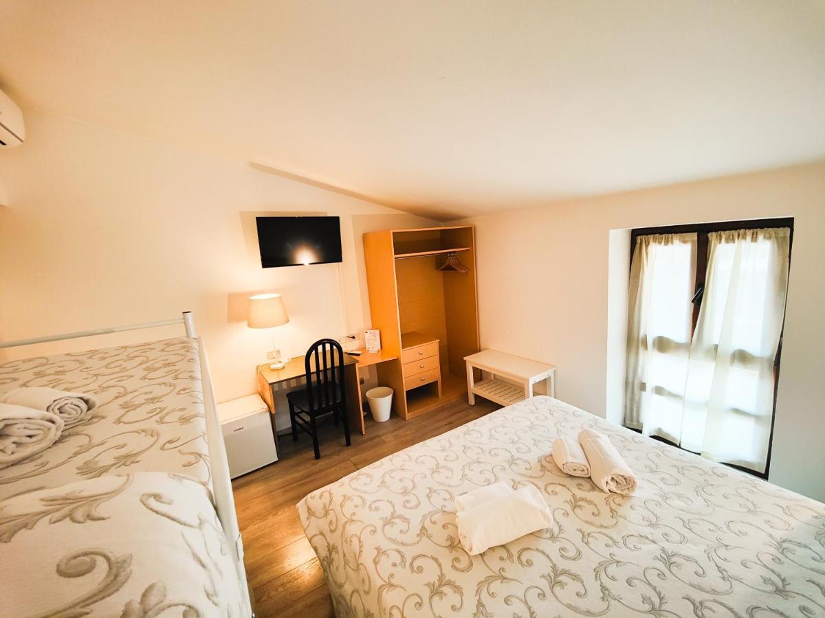 Albergo B&B Tenesi Манерба-дель-Гарда Екстер'єр фото